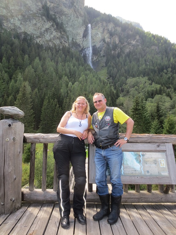 Vjezd od Heligenblutu na Grossglocknerhochalpenstrasse (vodopád)