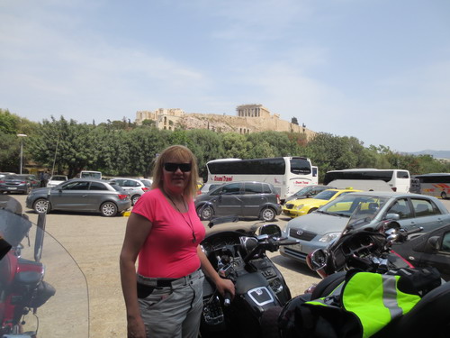 Pohled na Akropolis z parkoviště
