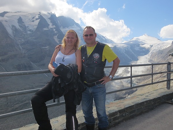 V mracích Grossglockner nejvyšší hora, vzadu ledovec Pasterze - nejdelší v Rakousku