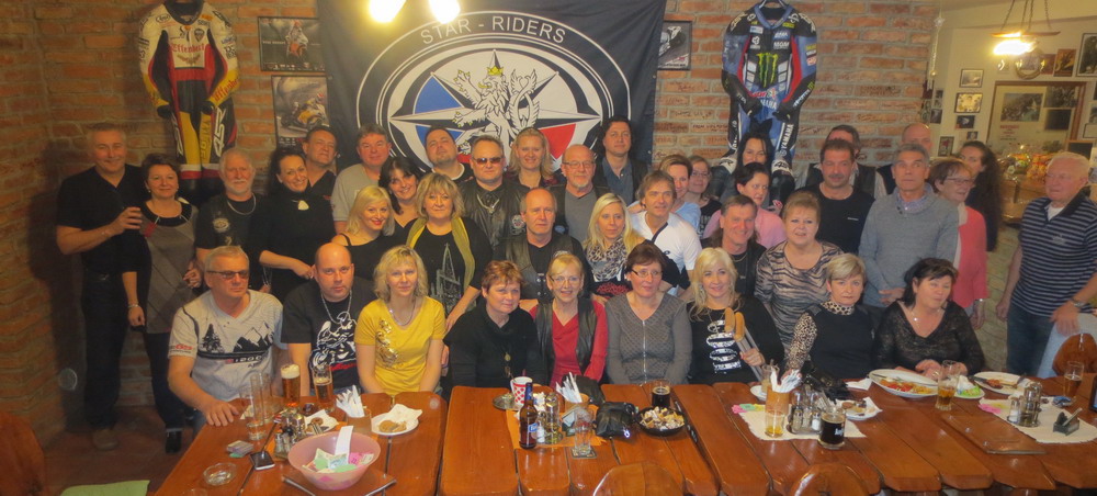Gruppenfoto skoro všech zúčastněných. Snad se tu všichni najdete