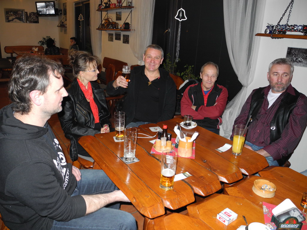 Pavel, Lenka, Kaštan, Jardův otec, Mirek