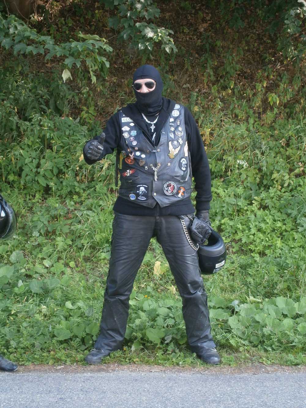 hádanka:  kto je to ?   -prichádzam v mieri
