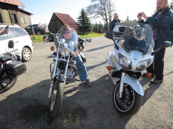 Další zájemkyně o moto v Martině bundě-manžel jen koukal